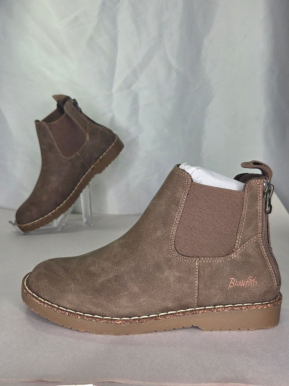 Blowfish Chillin Chelsea Short Boots Taupe Size 7.5 M